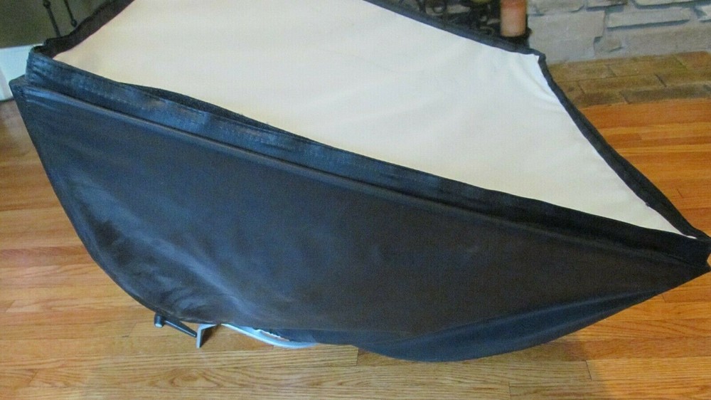 STUDIO LIGHT SOFTBOX - 23" X 23"