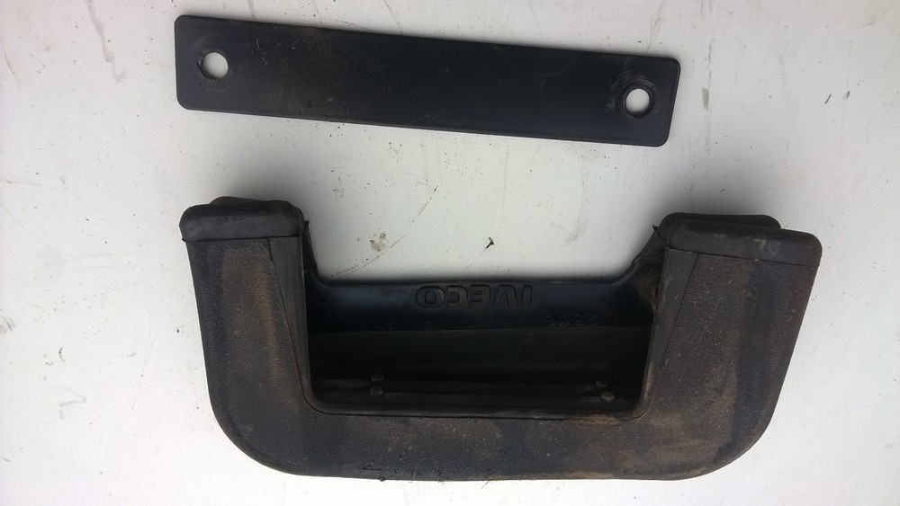 RUBBER DASH TRIM REMOVED FROM 75 E 170 3.9 LTR