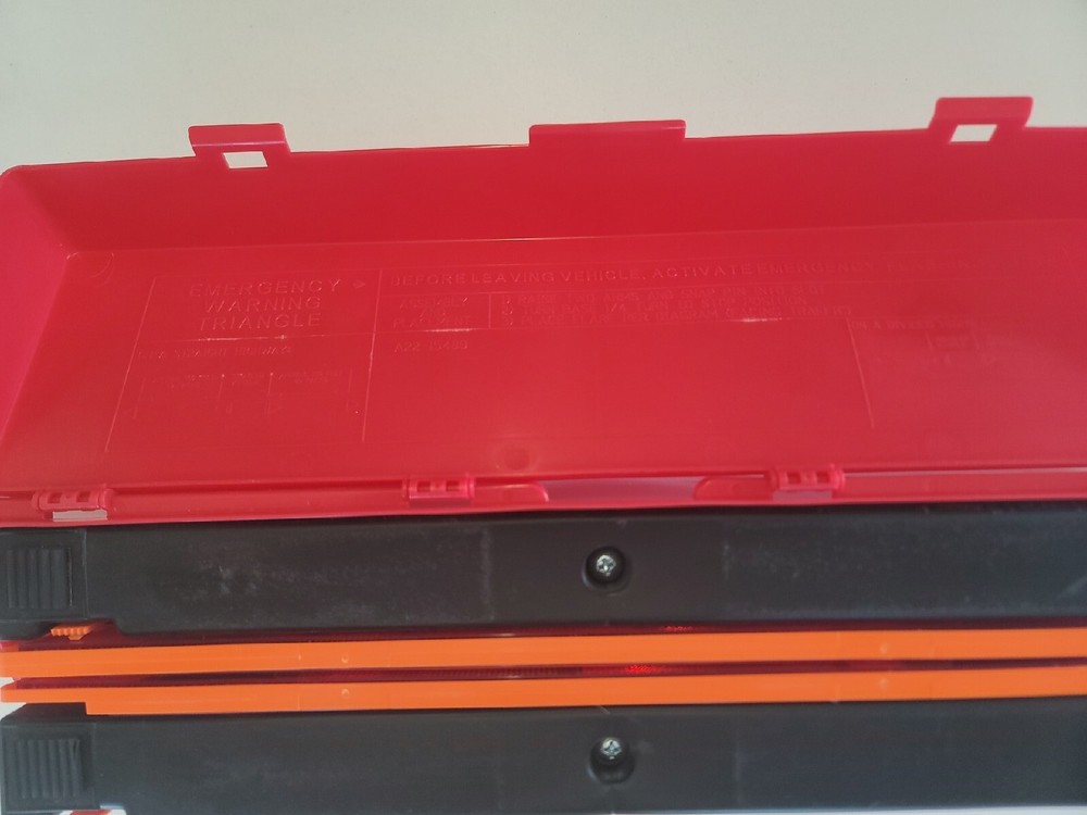 1005 James King Warning Triangle Flare Kit
