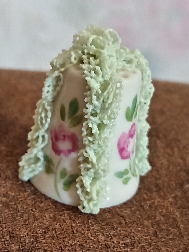 Irish Dresden Thimble 1986