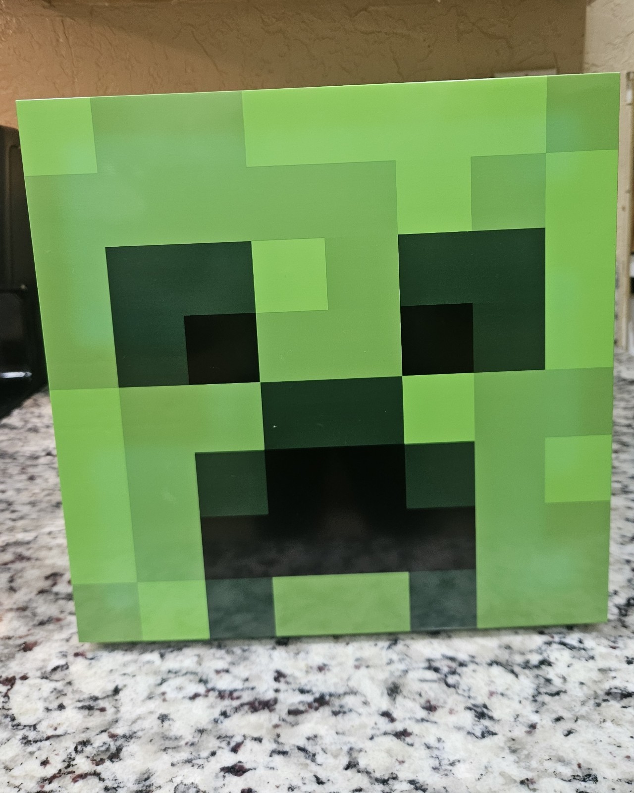 Minecraft Green Creeper Mini Fridge 6.7L with Light (Fits 9 Cans) 10.4 x 10 x 10