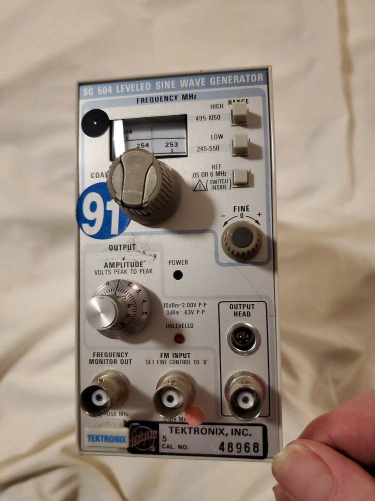 TEKTRONIX PLUG IN SG 504 LEVELED SINE WAVE GENERATOR