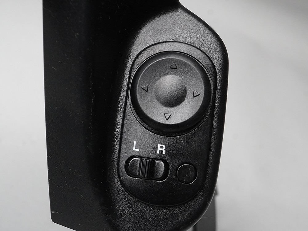 2004 - 2008 Suzuki Forenza Mirror Adjustment Switch Control Side View