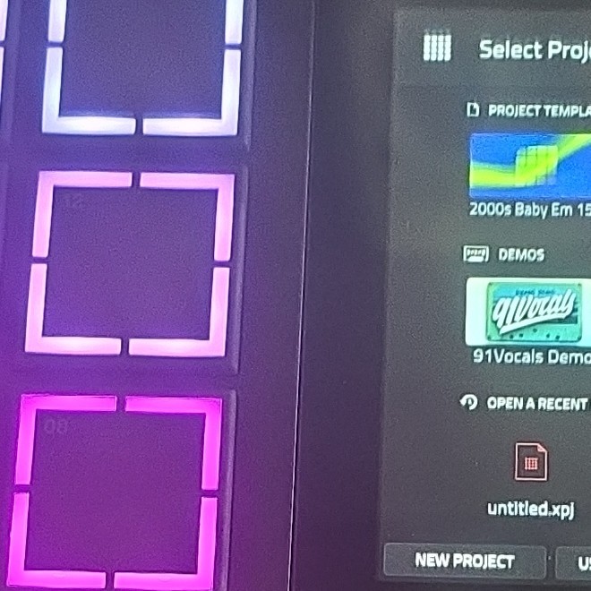 Akai Sampler & Sequencer Digital 16 Pads Touchscreen Built-in Effects Black