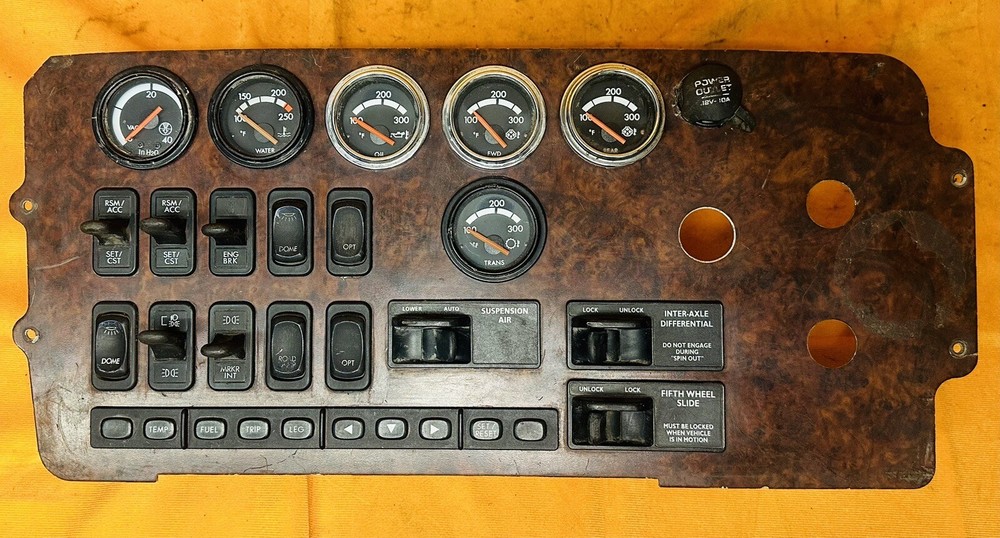Freightliner Gauge And 8 Buttons Dash Panel