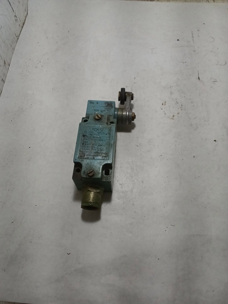 Telemecanique XCK-J Limit Switch (VT13)