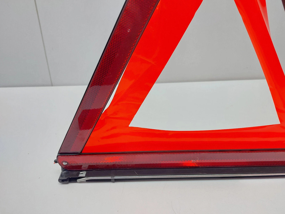 VOLVO V40 EMERGENCY HAZARD WARNING TRIANGLE 2013