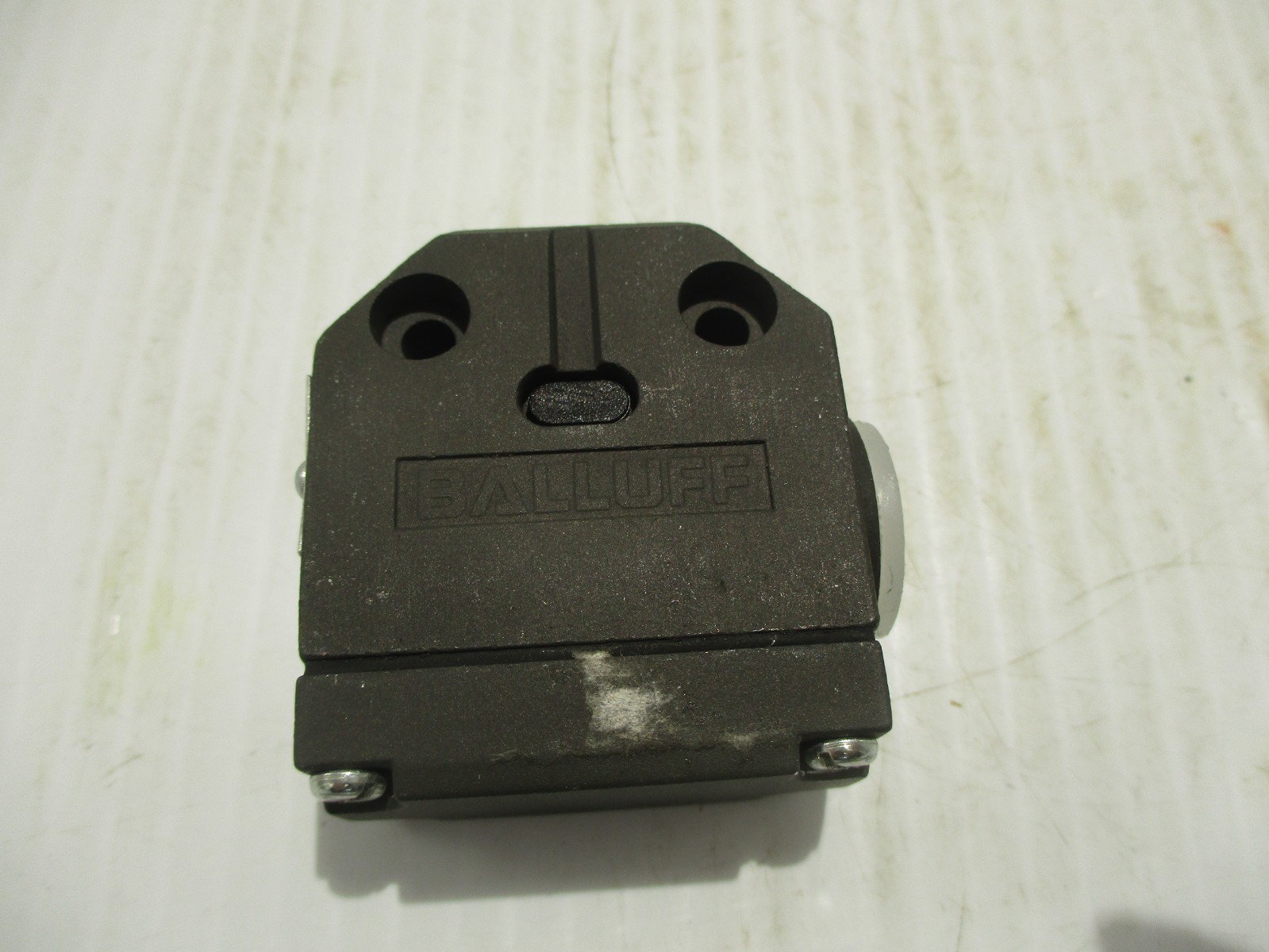 NEW BALLUFF BNS-819-100-R-13 POSITION LIMIT SWITCH BNS006M