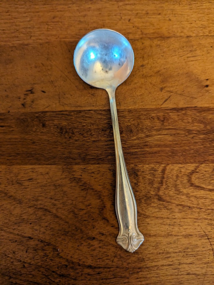 VINTAGE SIMMONS SILVERPLATE TWO PATTERN GRAVY LADLE 6"