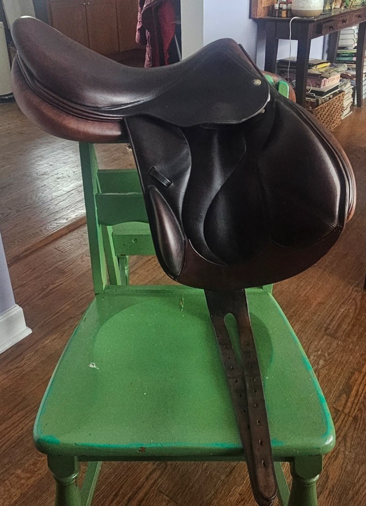 17.5" Devoucoux Chiberta Saddle Medium treeGreat Condition