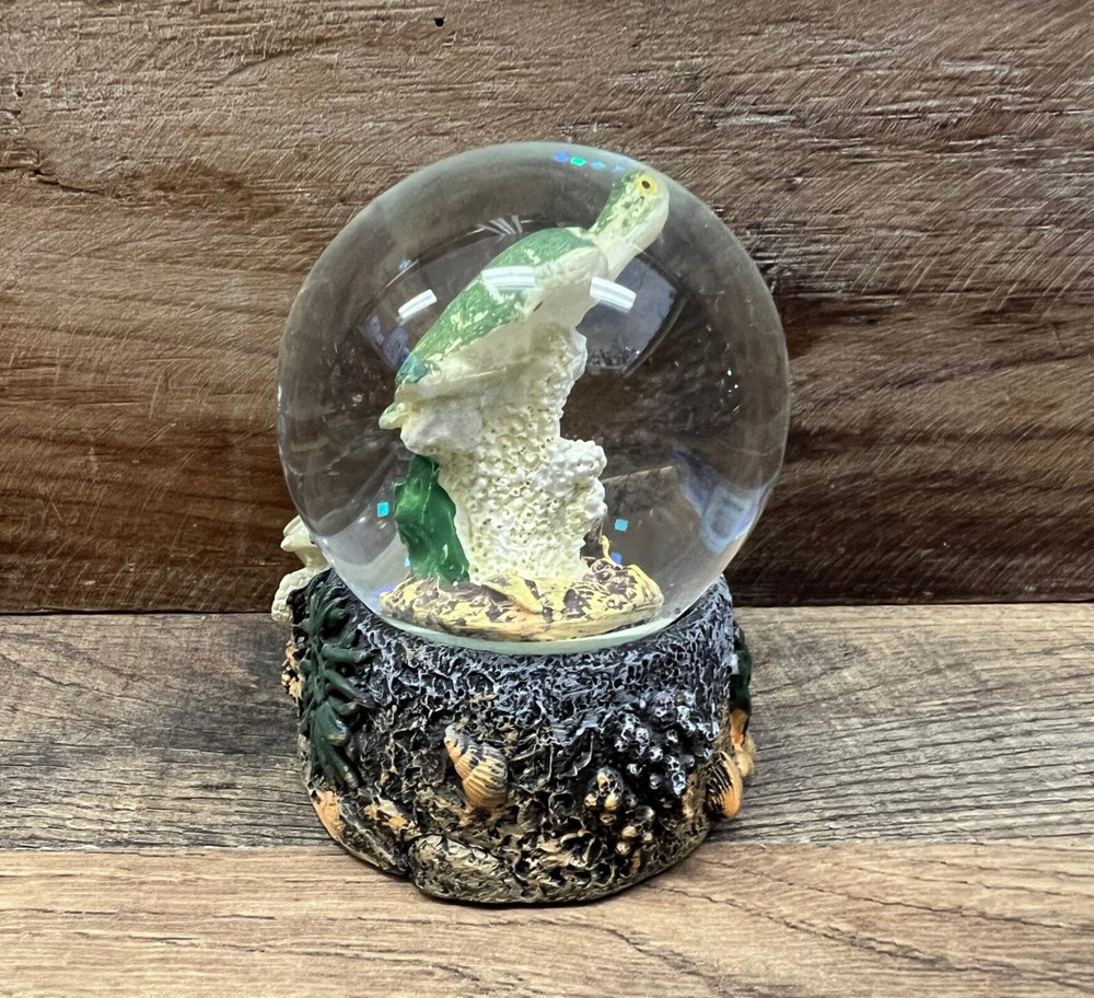 Turtles Snow Globe 3" x 3"