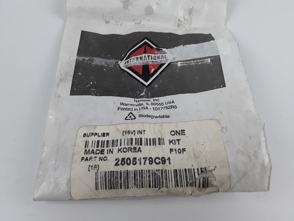 INTERNATIONAL 9200 0 MIRROR COMPONENTS KIT, UPPER & LOWER MIRROR CLOSE-OUT TAB