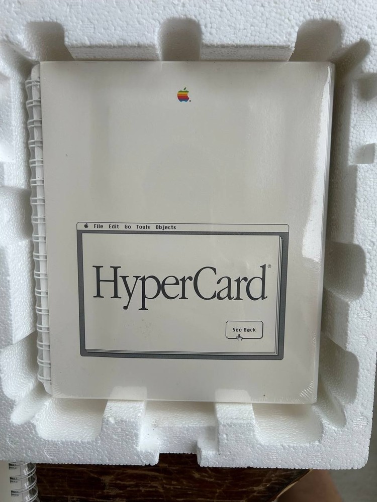 Apple Macintosh System Software Version 6.0.4 HyperCard. Program disks Use Guide