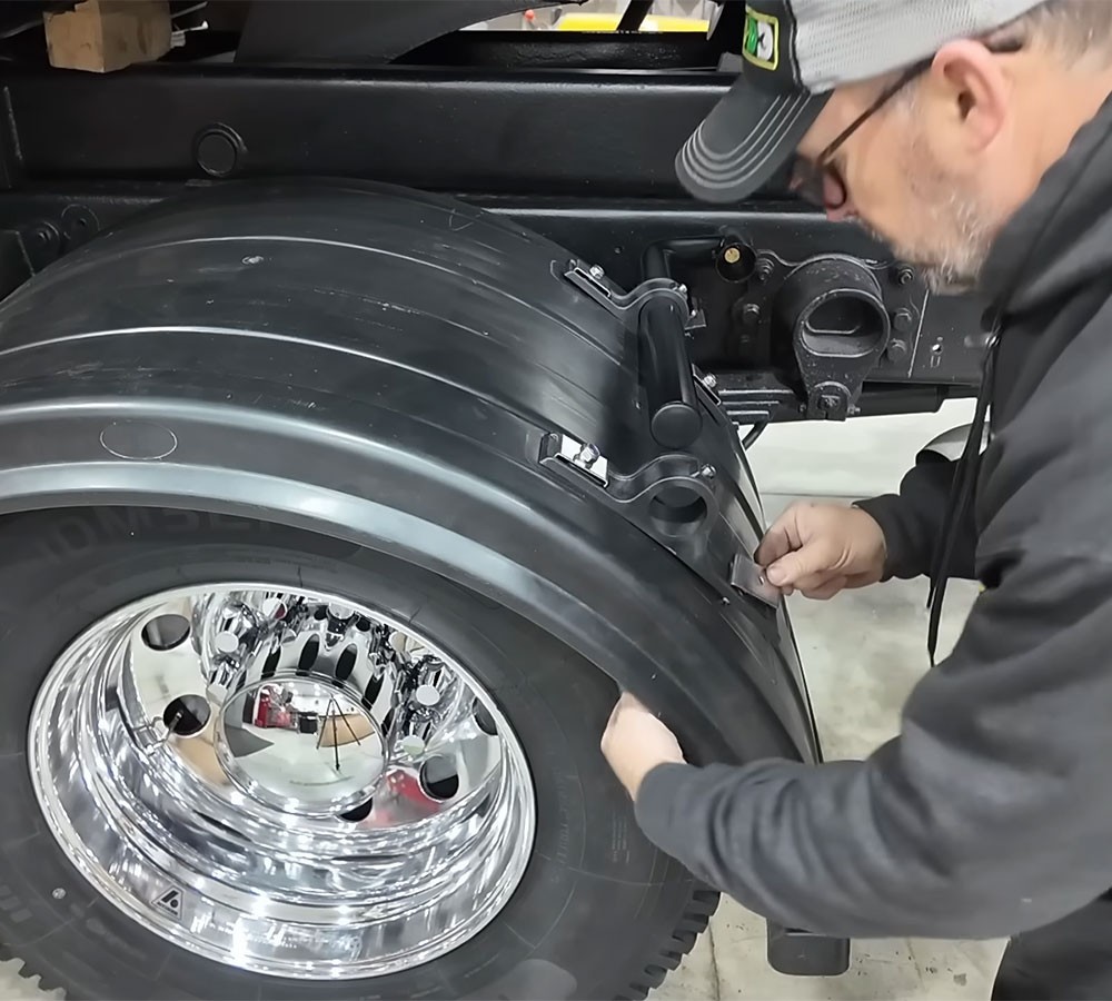 (2 Pack) Smooth Poly Fender for Trucks with 19.5" or larger dual rear wheels