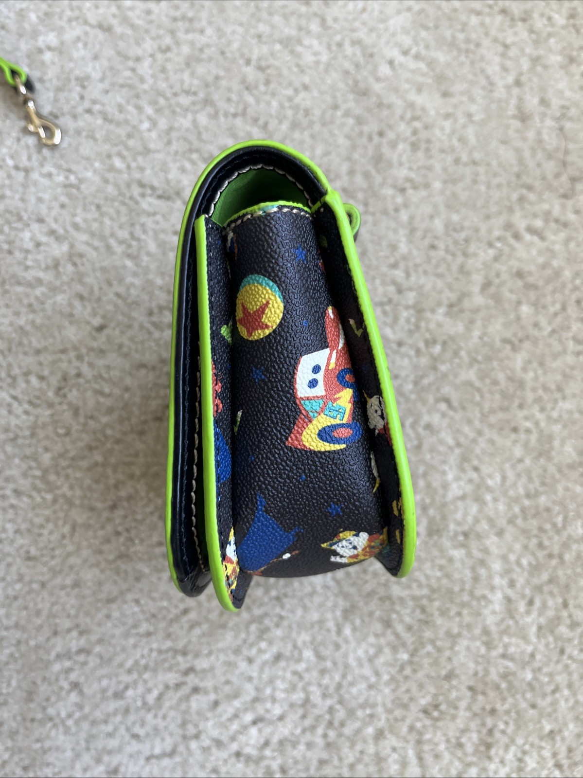 DOONEY & BOURKE PIXAR20 CROSSBODY BAG PURSE BELT BAG BLACK DISNEY AOP EUC