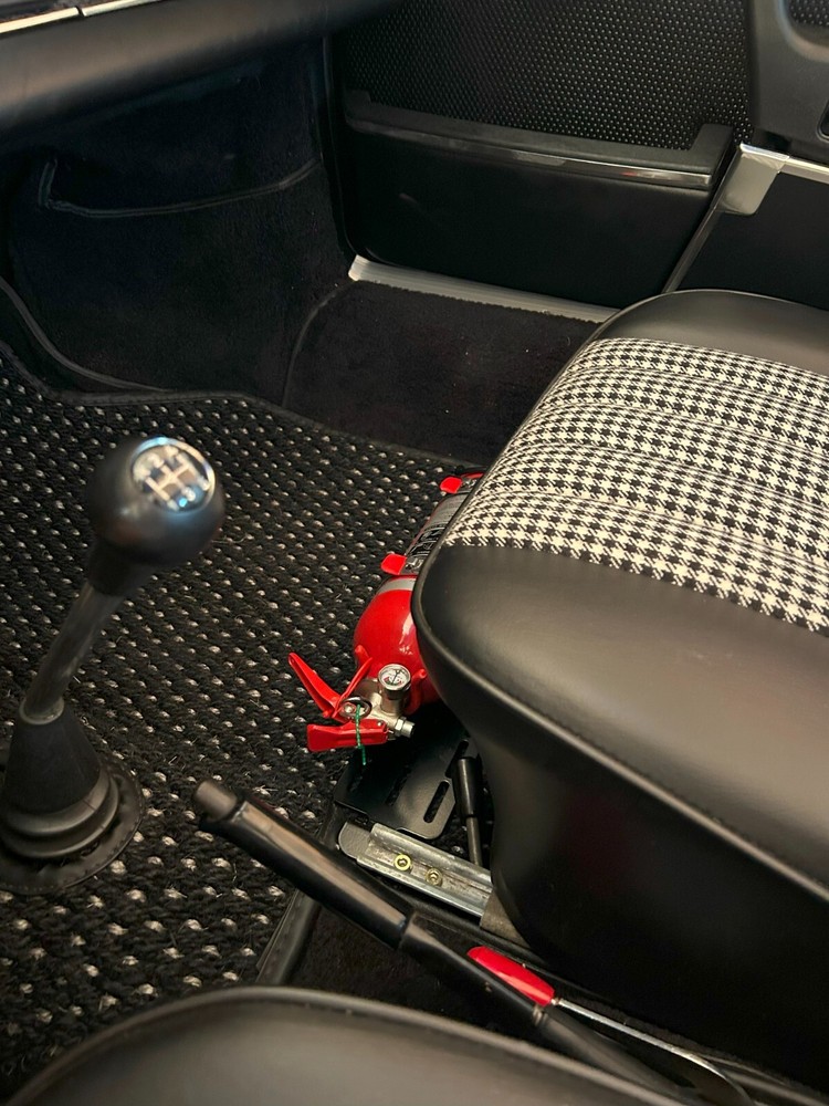 Fire Extinguisher Mount for Porsche 911 - Bracket Holder, Easy Installation
