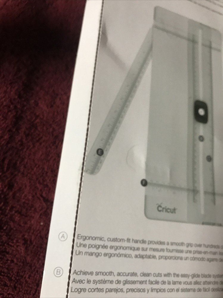 cricut portable trimmer Easy-Glide System New damaged box