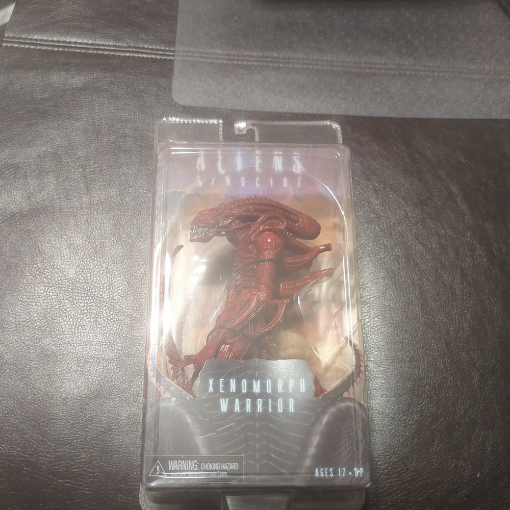 Aliens Genocide XENOMORPH WARRIOR Red  Neca
