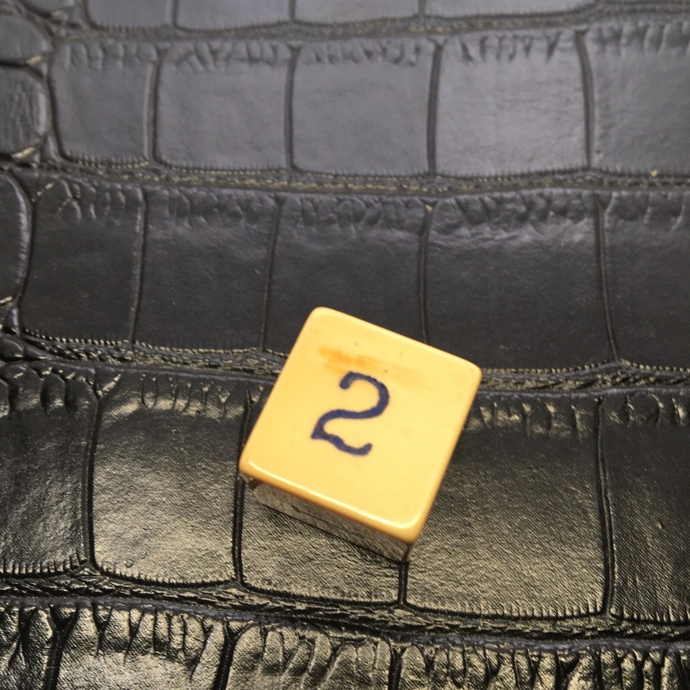 Vintage Bakelite PUT AND TAKE single dice with A TESTED