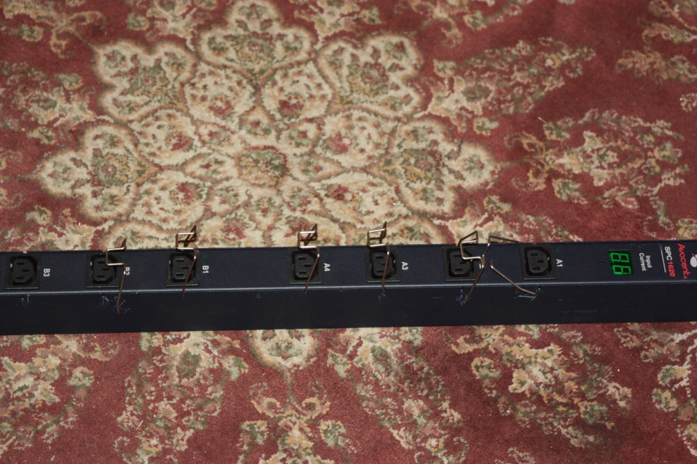 AVOCENT SPC1620 SPC1620V3 16 OUTLETS SECURE CONTROL POWER DISTRIBUTION UNIT