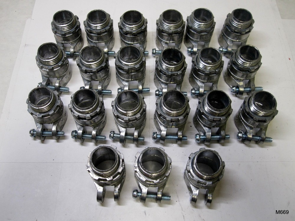 21-QTY 1/2" Squeeze Connector Fitting (2 Missing Bolts)