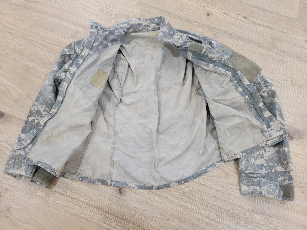 US Army Combat Uniform Jacket Size Small XX-Short Coat READ!!