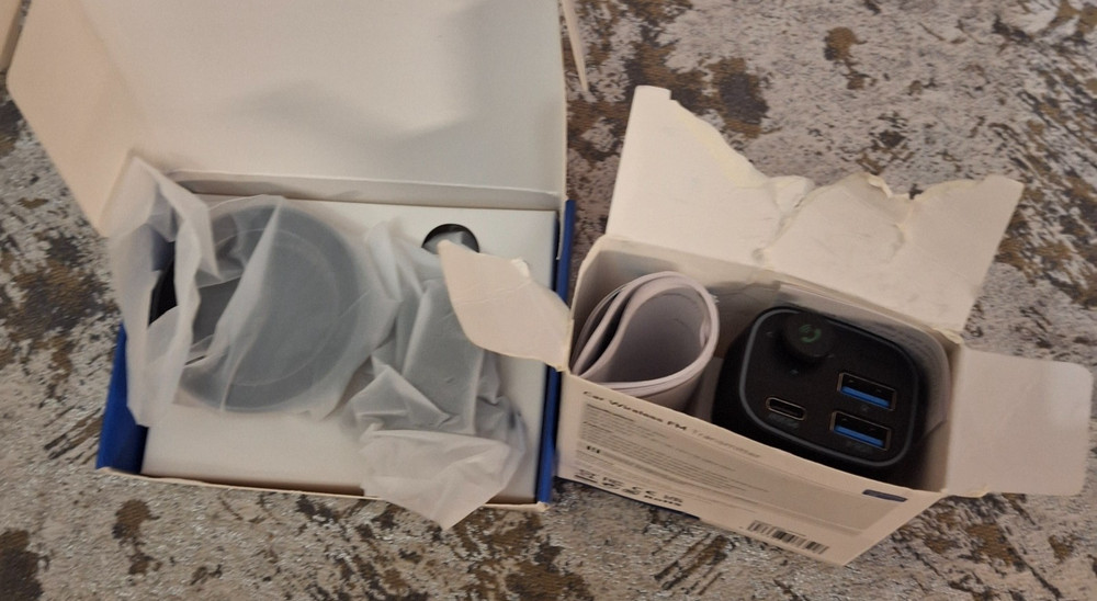 SyncWire Wireless FM Transmitter Bluetooth & Magnetic Car Vent Mount MagSafe