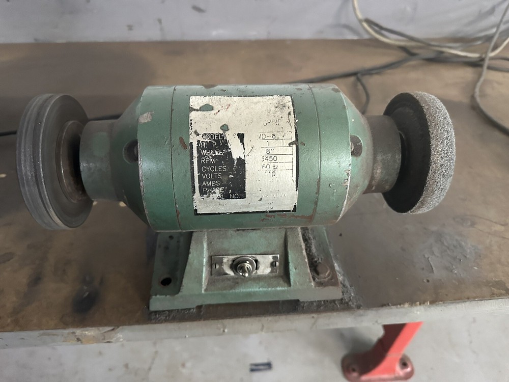 Work Bench with 4 Grinders and Vise