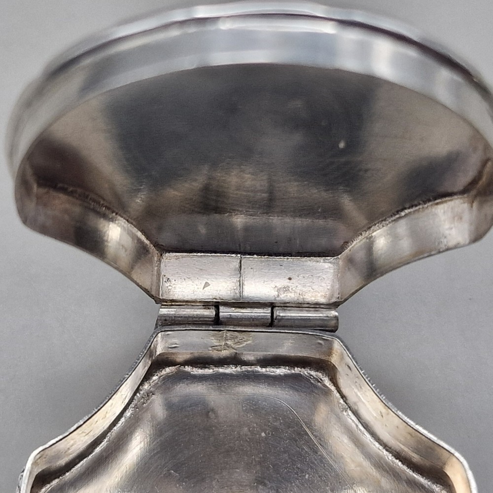 Solid Silver Pill Box Bright Cut Scrolls by Douglas Pell Silverware London 1995