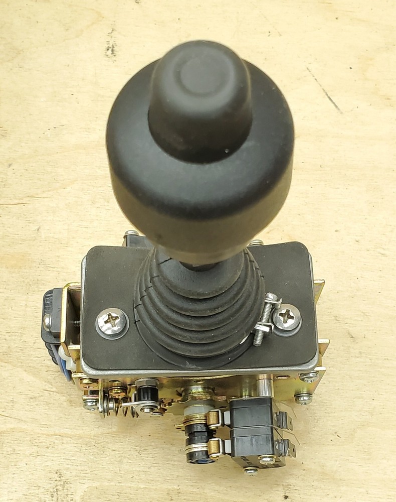 OEM Controls MS4 Single Axis Controller Joystick Multi Detent MS4M9099 - NEW