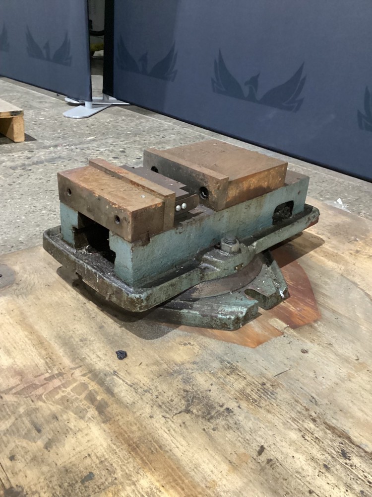 6” ANGEL LOCKING VISE W SWIVEL BASE