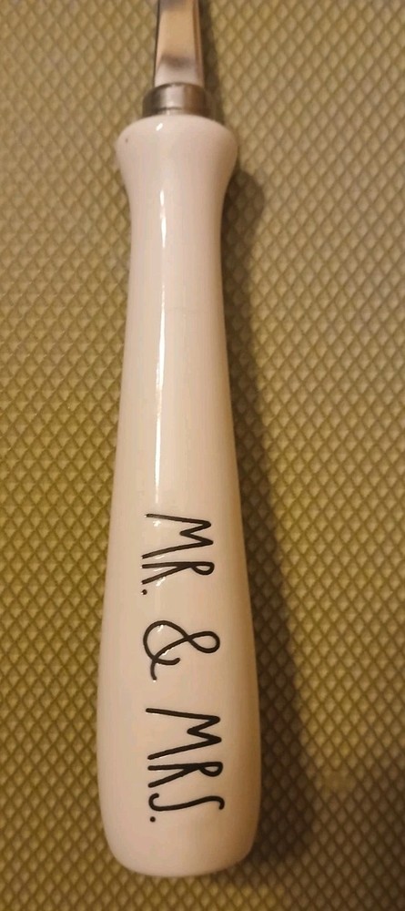 Ceramic handle cake server, Rae Dunn "MR. & MIS."