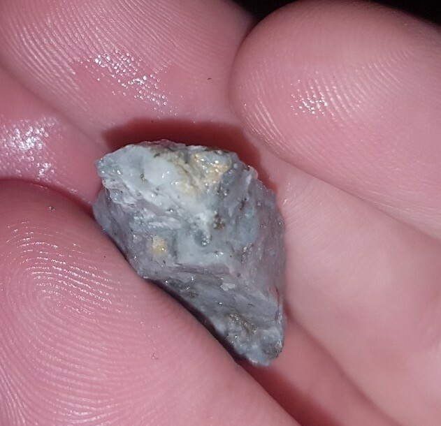 4.2 GRAM Gold IN QUARTZ SPECIMEN