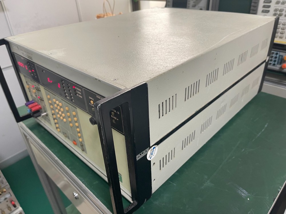 Fluke 5100A Calibrator (Front panel updated To 5100B Series Specifications)_5022