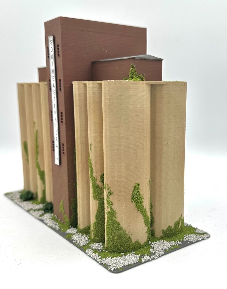N Scale Grain Elevator Custom Painted/Weathered "Southern Grain" w/Landscaping