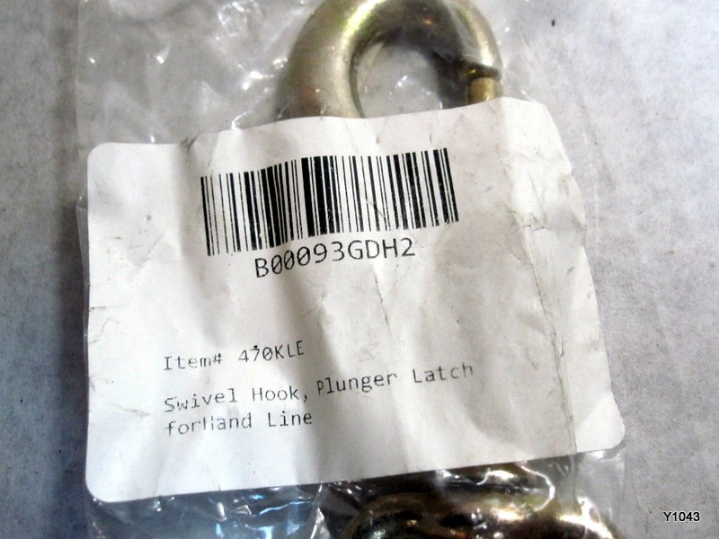 KLEIN TOOLS 470 Swivel Hook with Plunger Latch