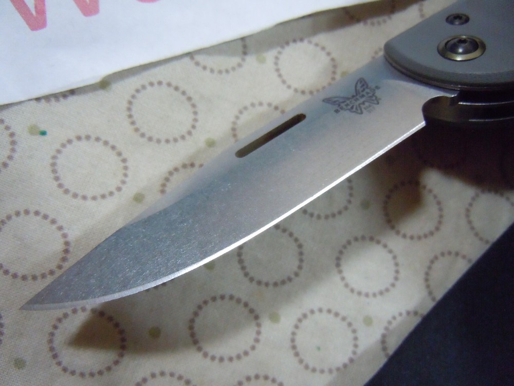 BENCHMADE WEEKENDER 317 FOLDING BLADE KNIFE.