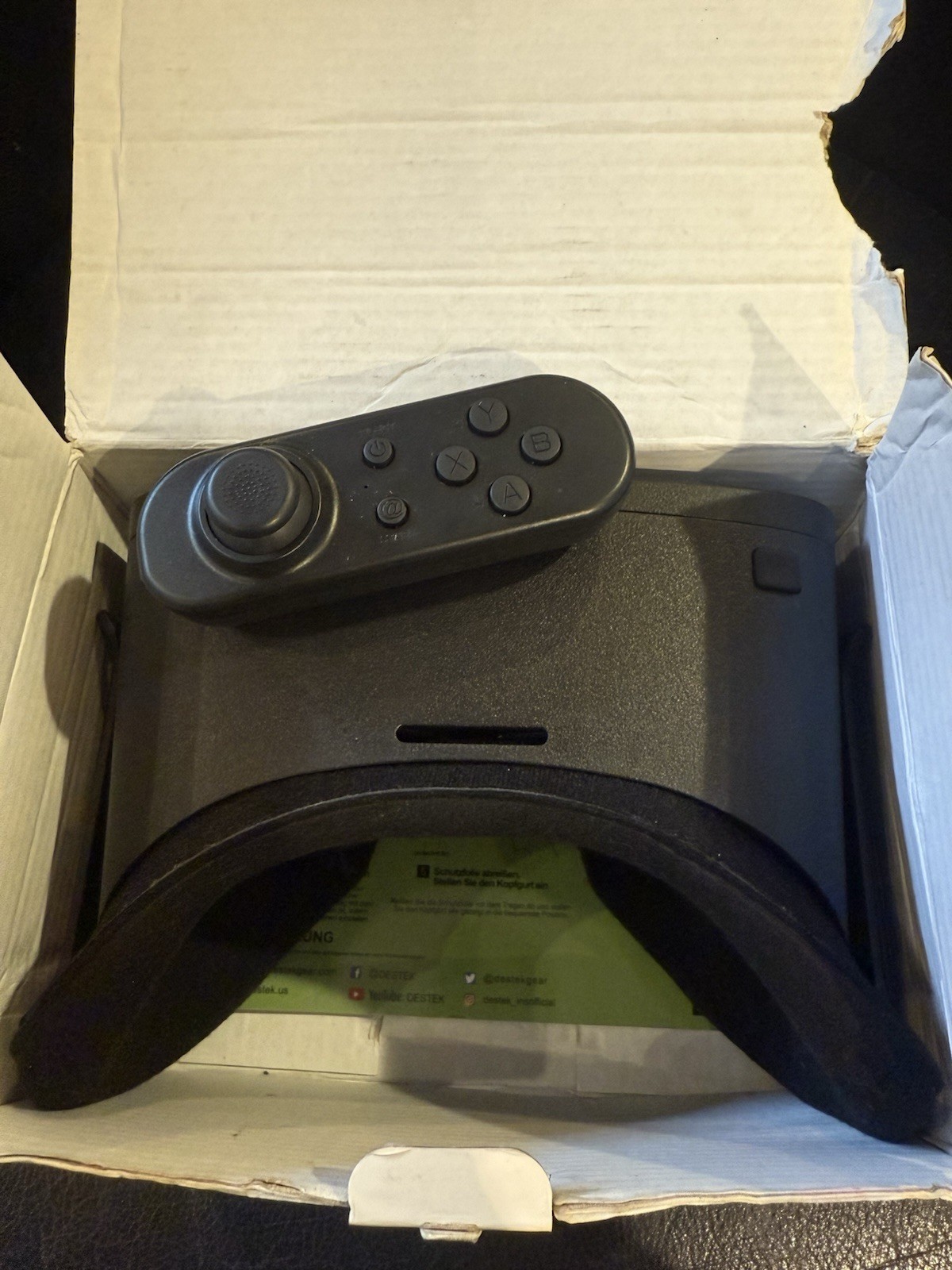 Destek V5 Virtual Reality Headset With Bluetooth Remote Brand New