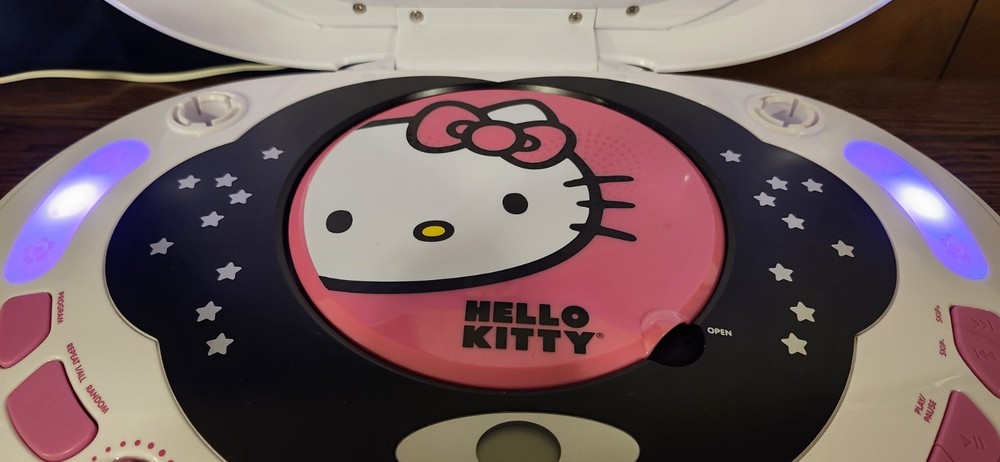 Rare Hello Kitty KT2003B CD Karaoke System CD Player 2 Microphones Fully Tested