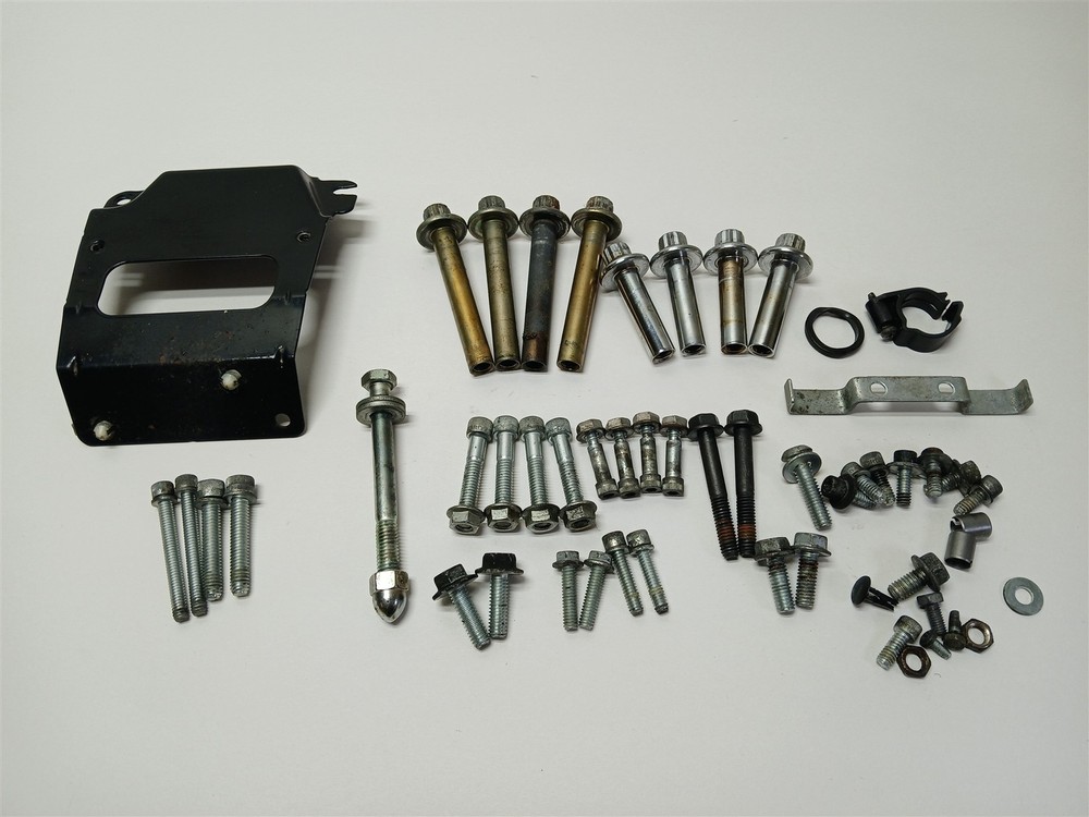 Harley-Davidson 2013 Softail Heritage Cylinder Head Engine Body Bolts Misc