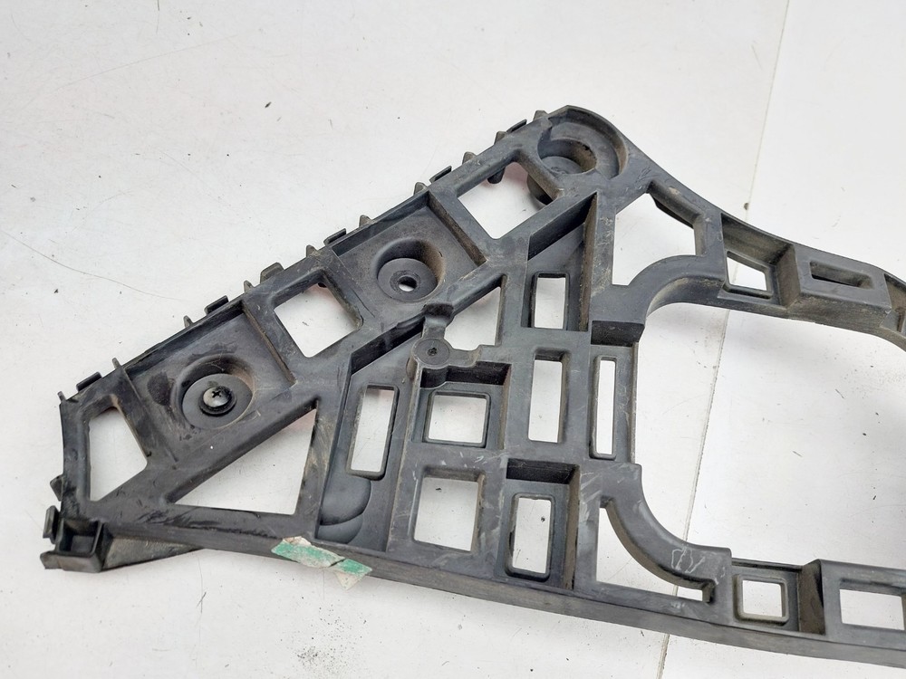 MG HS REAR BUMPER MOUNT BRACKET RIGHT DRIVER SIDE 2020 30136856