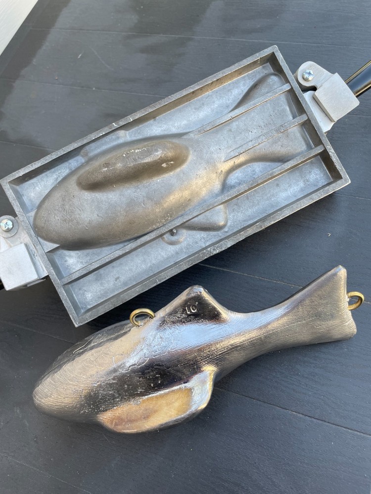 10 pound Downrigger Dredge Fish Mold + 10 Eyes for weights