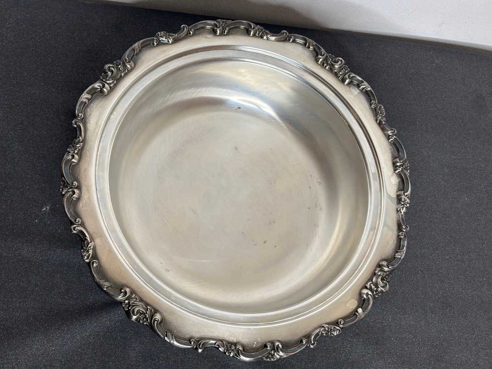 Lunt (Modern Victorian) 12" Silverplate Covered Casserole Dish w/ Divided Pyrex