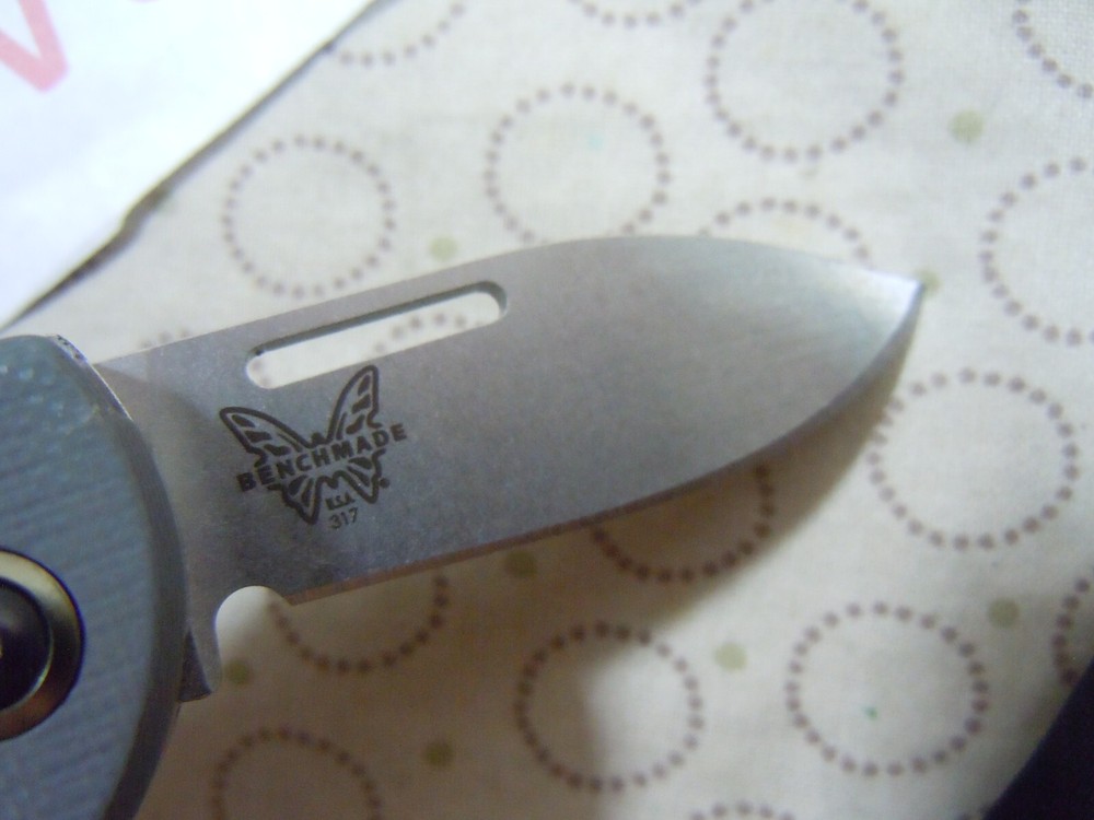 BENCHMADE WEEKENDER 317 FOLDING BLADE KNIFE.