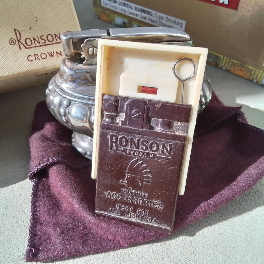 RONSON CROWN Table Lighter -Orig Box, Soft Pouch. Bakelite Accessory Box 1940-57