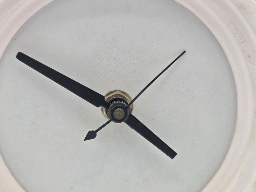 Vingage 1989 Rare Stoneworks Ray Bitter Hand Cast Clock 11"