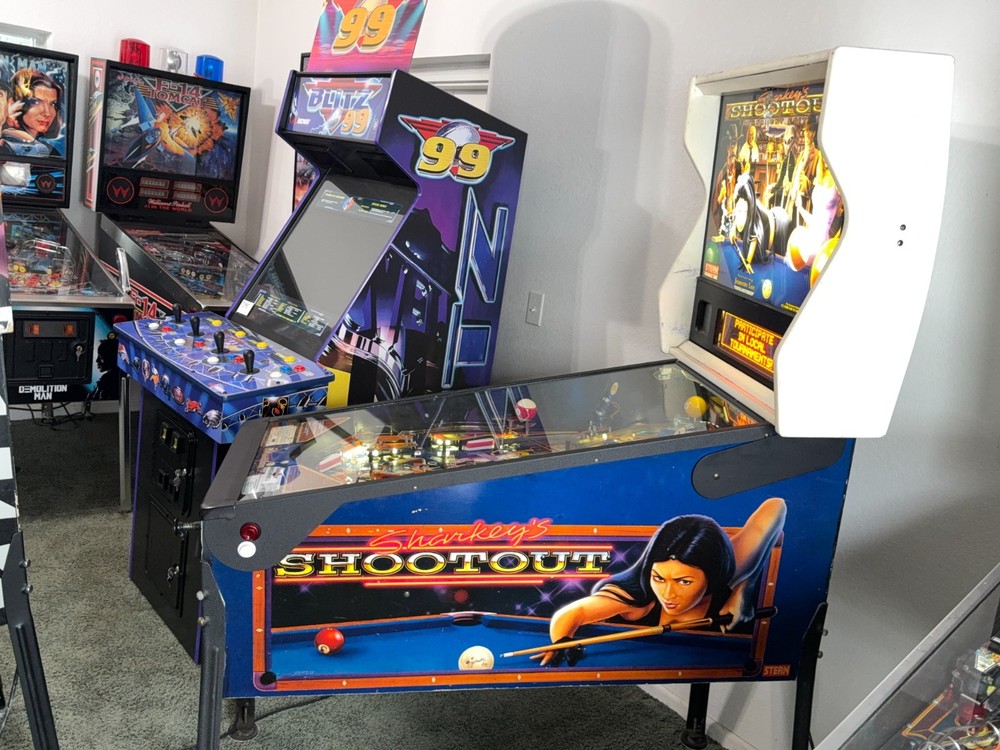 Sharkeys Shootout Pinball Machine