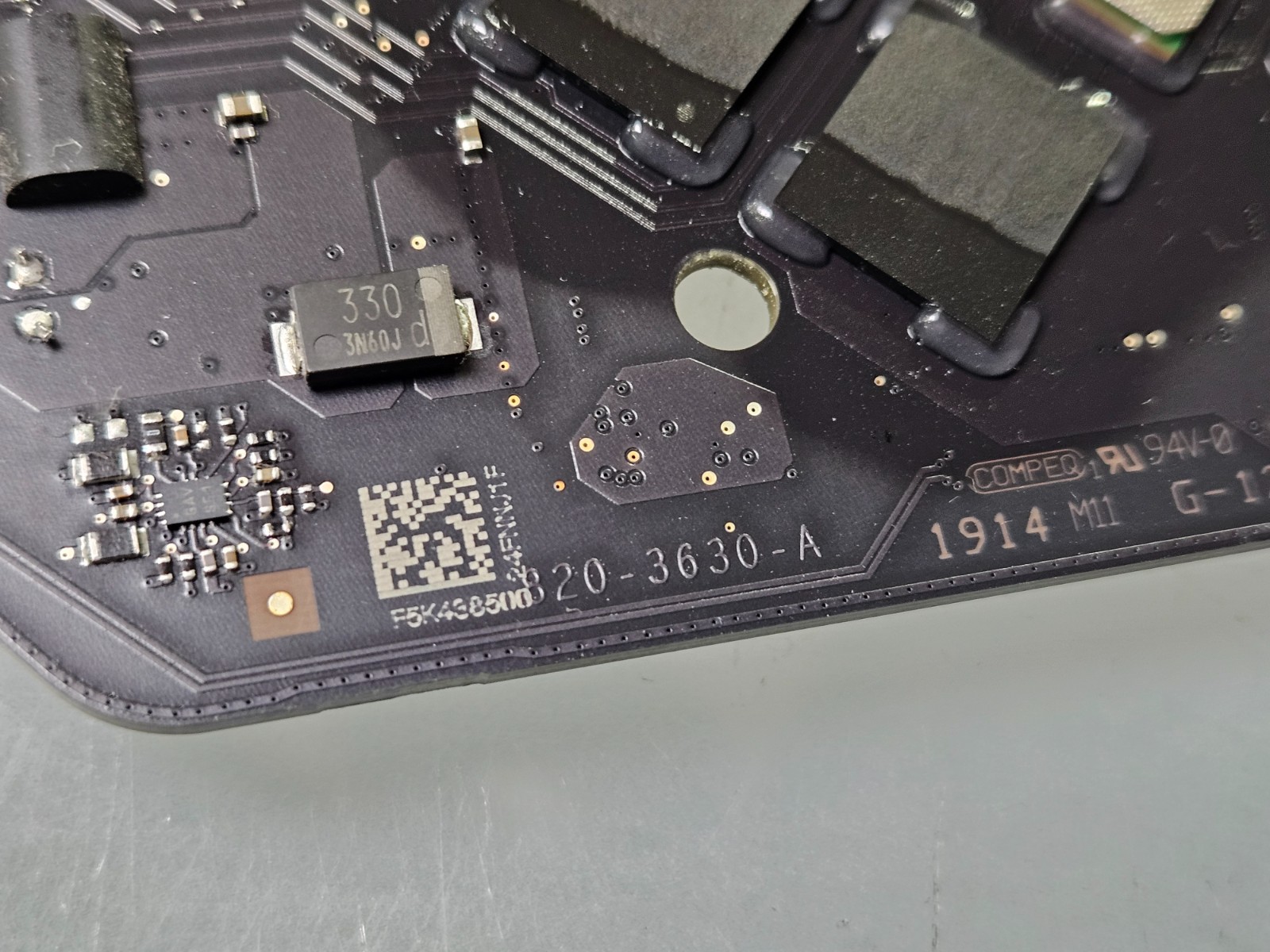 Matched Pair of AMD FirePro D300 2GB Video Card A & B For Mac Pro A1481 + Mount