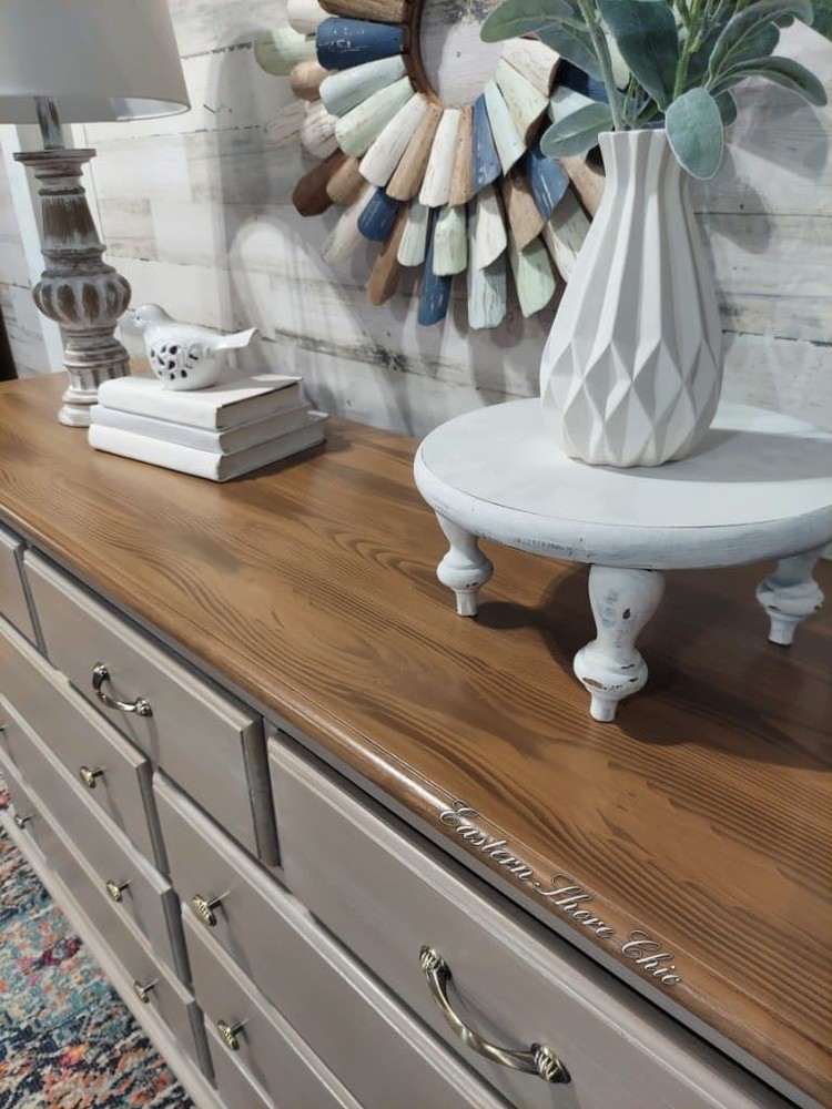 1-1/2" Shell Design Knob Antique Brass