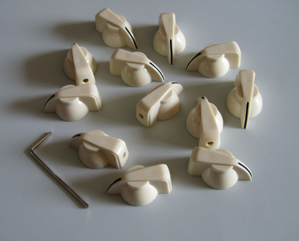 Pack of 12 Brass Insert Guitar Chicken Head Knob Effect pointer Knob Aged White